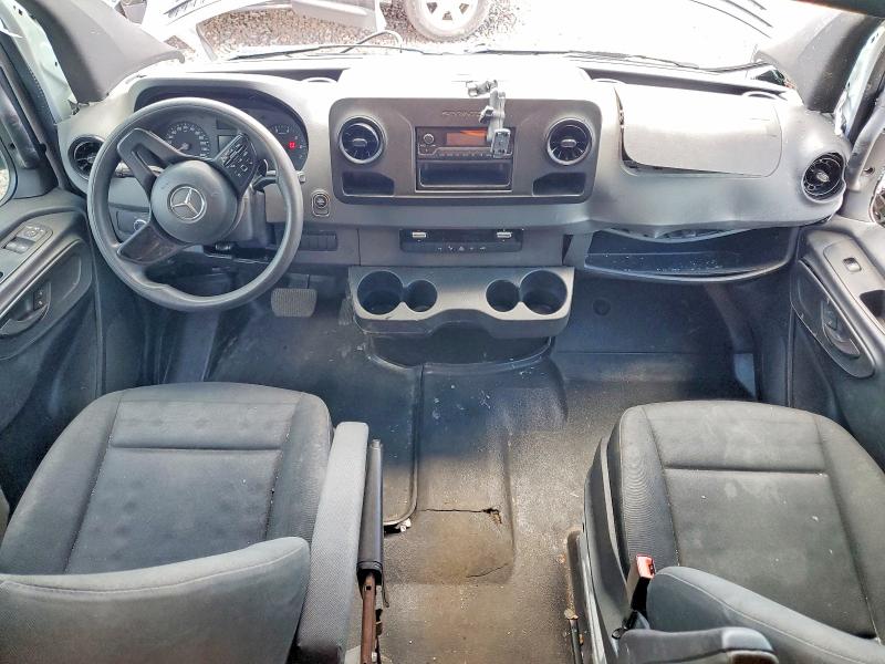 52264276 :رقم المزاد ، W1W40CHY1MT054669 vin ، 2021 Mercedes Benz Sprinter مزاد بيع