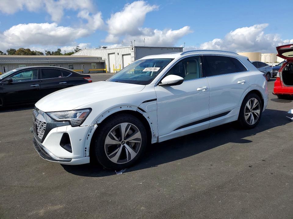 52255786 :رقم المزاد ، WA15AAGE9RB007289 vin ، 2024 Audi Q8 E-tron مزاد بيع