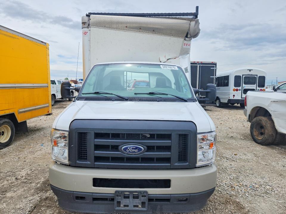 50916876 :رقم المزاد ، 1FDWE3FN0NDC00677 vin ، 2022 Ford Econoline مزاد بيع