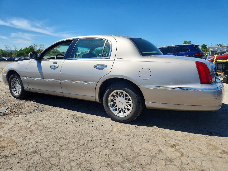 Продажа на аукционе авто 2000 Lincoln Town Car, vin: 1LNHM82W5YY934736, номер лота: 53299186
