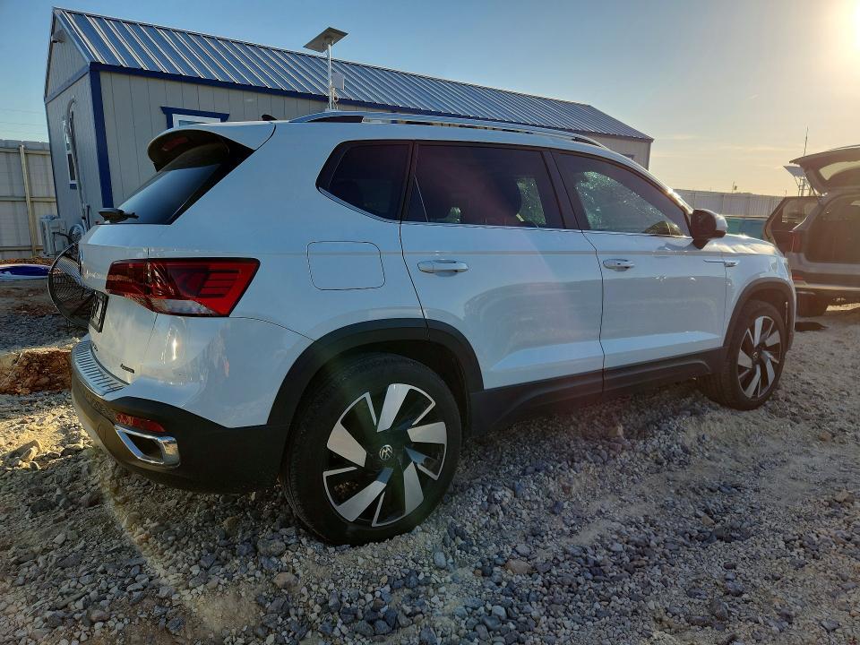53068896 :رقم المزاد ، 3VV4X7B25RM044642 vin ، 2024 Volkswagen Taos مزاد بيع