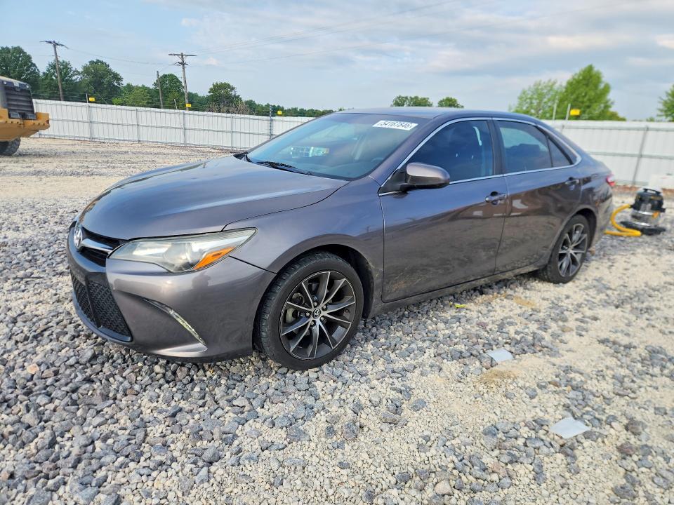 54167846 :رقم المزاد ، 4T1BF1FK9FU017107 vin ، 2015 Toyota Camry مزاد بيع