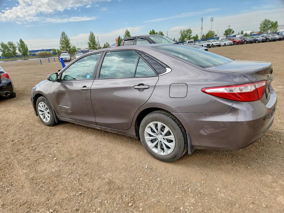 55243426 :رقم المزاد ، 4T1BF1FK3FU058476 vin ، 2015 Toyota Camry مزاد بيع