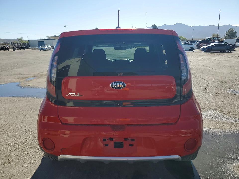Продаж на аукціоні авто 2018 Kia Soul, vin: KNDJP3A54J7606034, номер лоту: 53111436