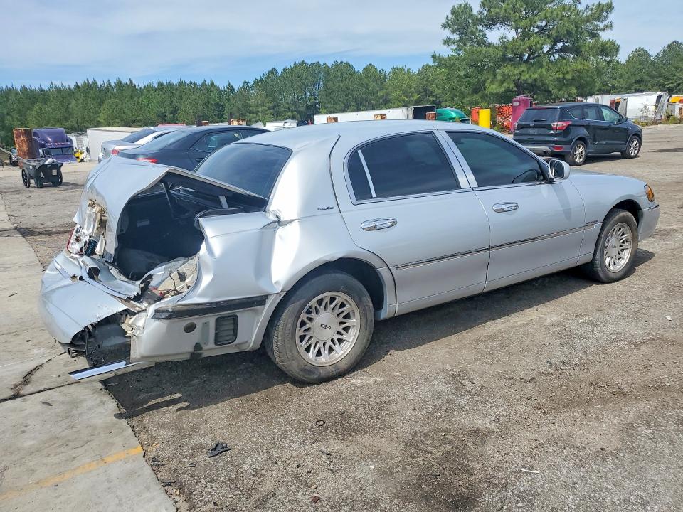 Auction sale of the 1999 Lincoln Town Car, vin: 1LNHM82W2XY677470, lot number: 52493666