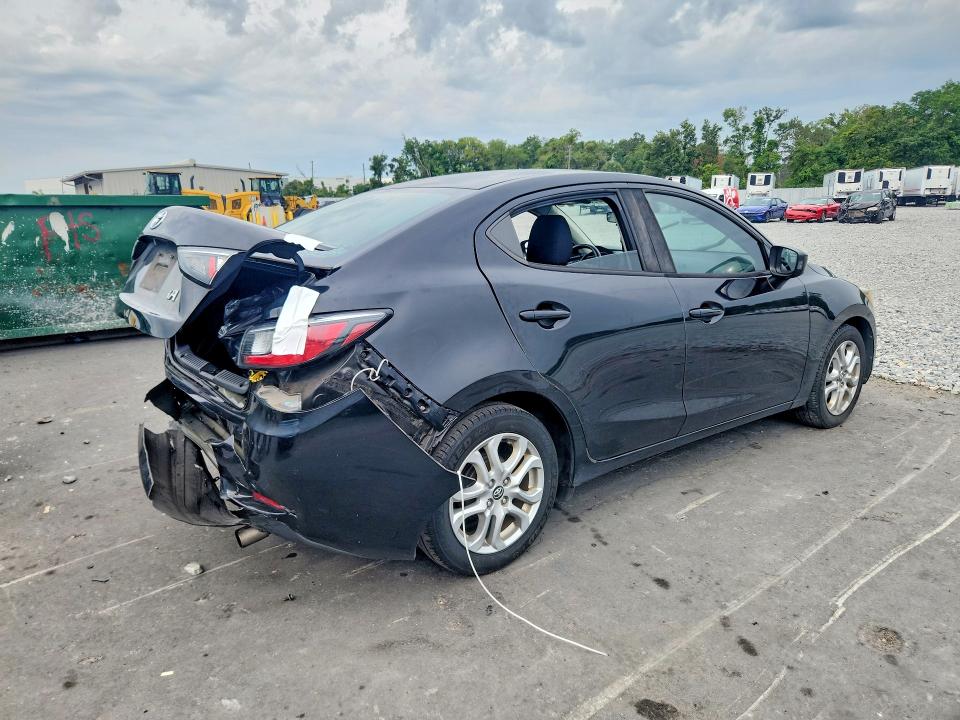 53318066 :رقم المزاد ، 3MYDLBYV3JY313475 vin ، 2018 Toyota Yaris Ia مزاد بيع