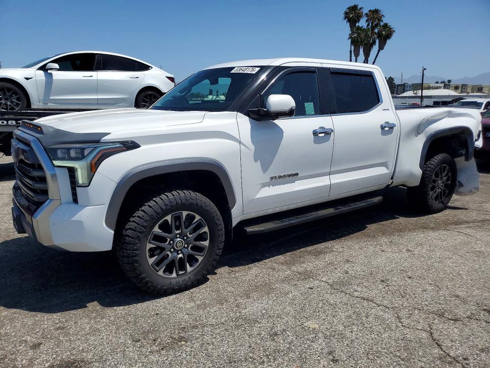 Продажа на аукционе авто 2022 Toyota Tundra, vin: 5TFJA5BC3NX001048, номер лота: 53648176