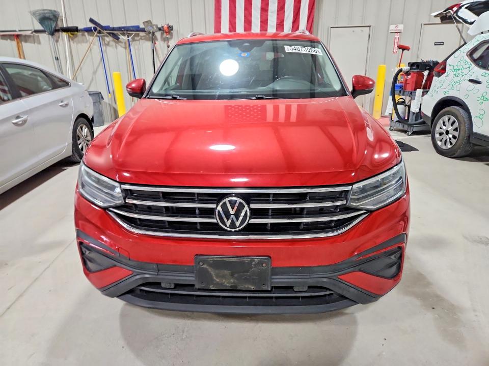 54073966 :رقم المزاد ، 3VV3B7AX1NM129849 vin ، 2022 Volkswagen Tiguan مزاد بيع