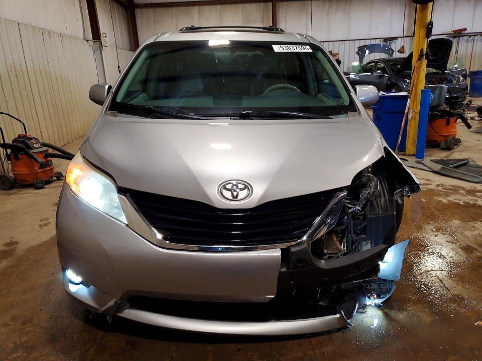 2011 Toyota Sienna მანქანა იყიდება აუქციონზე, vin: 5TDDK3DC3BS010555, აუქციონის ნომერი: 53637896