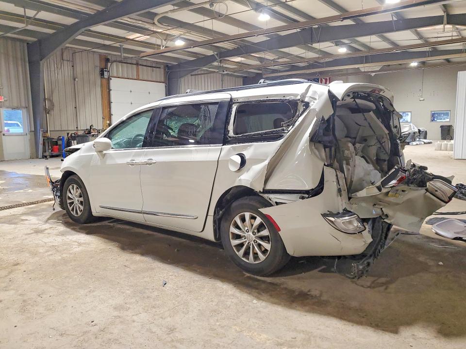53163966 :رقم المزاد ، 2C4RC1BG2HR688244 vin ، 2017 Chrysler Pacifica مزاد بيع