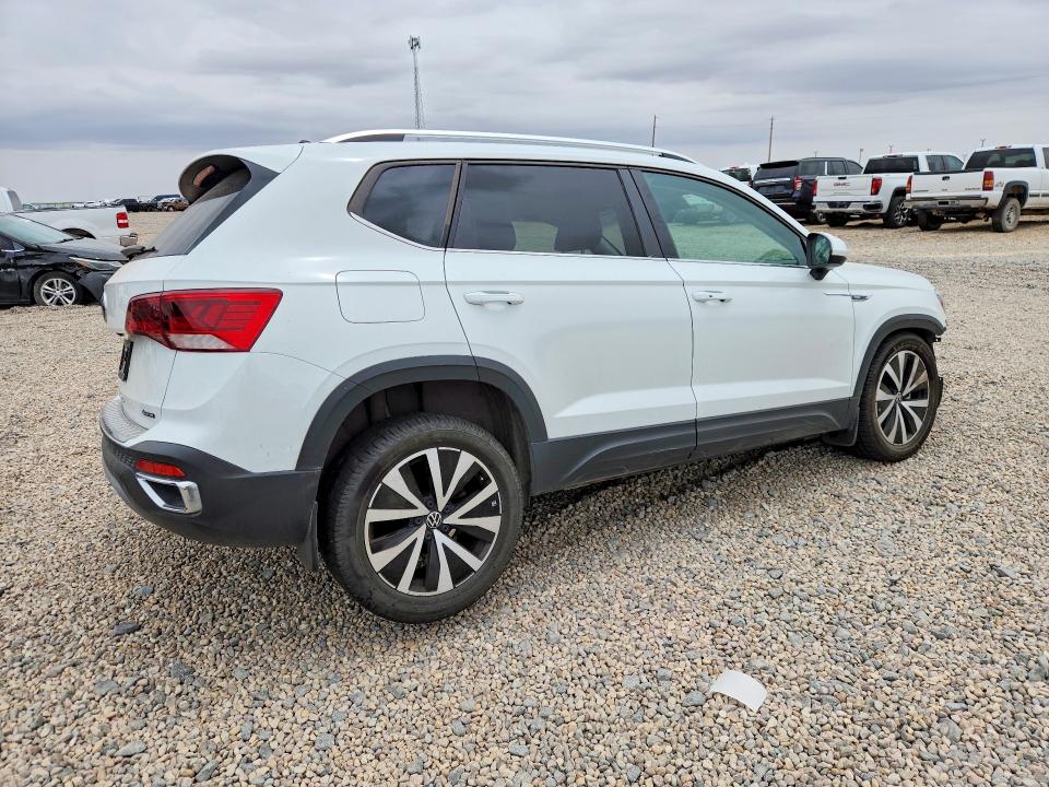 54130586 :رقم المزاد ، 3VVPX7B20NM081752 vin ، 2022 Volkswagen Taos مزاد بيع