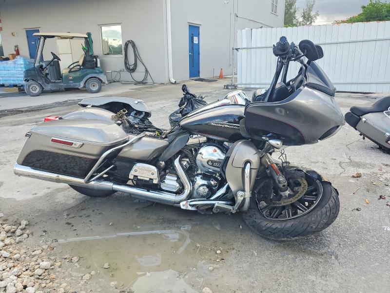 53939746 :رقم المزاد ، 1HD1KGL14GB612100 vin ، 2016 Harley-davidson Fltru مزاد بيع