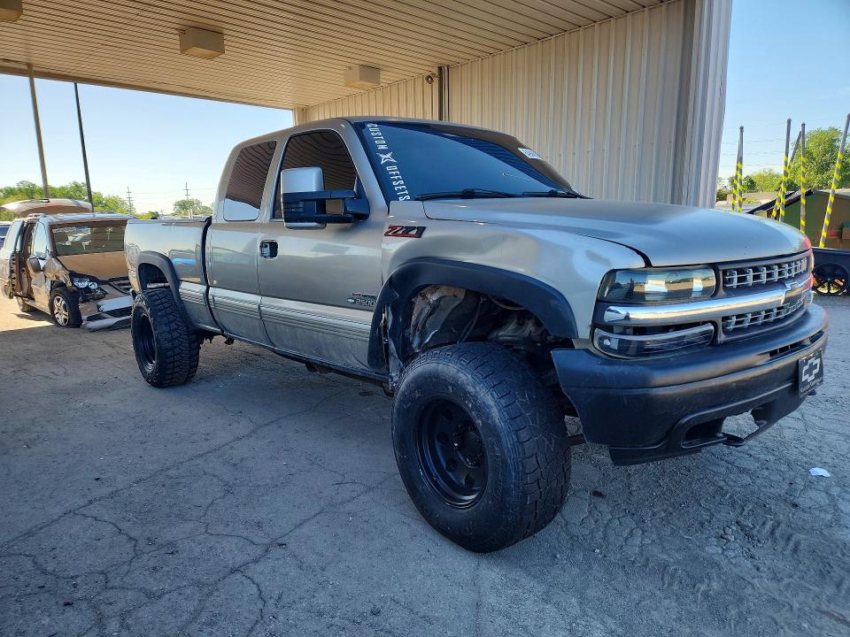 Продаж на аукціоні авто 2000 Chevrolet Silverado, vin: 1GCGK29U3YE130900, номер лоту: 54944926