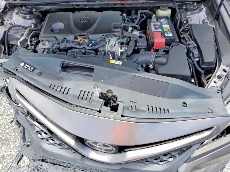 55224266 :رقم المزاد ، 4T1B11HK5JU576643 vin ، 2018 Toyota Camry مزاد بيع