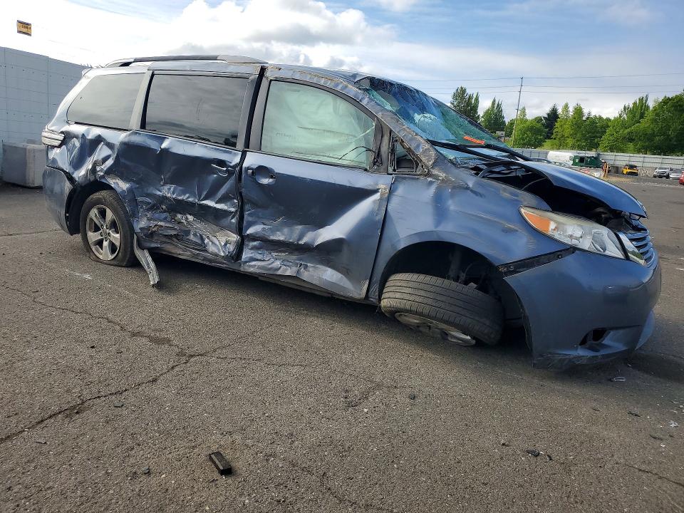 53578846 :رقم المزاد ، 5TDKK3DC8FS528433 vin ، 2015 Toyota Sienna مزاد بيع