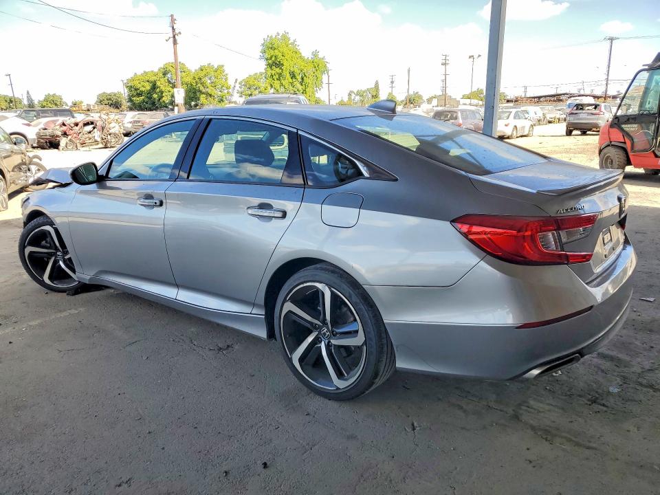 55615896 :رقم المزاد ، 1HGCV1F3XJA252535 vin ، 2018 Honda Accord مزاد بيع