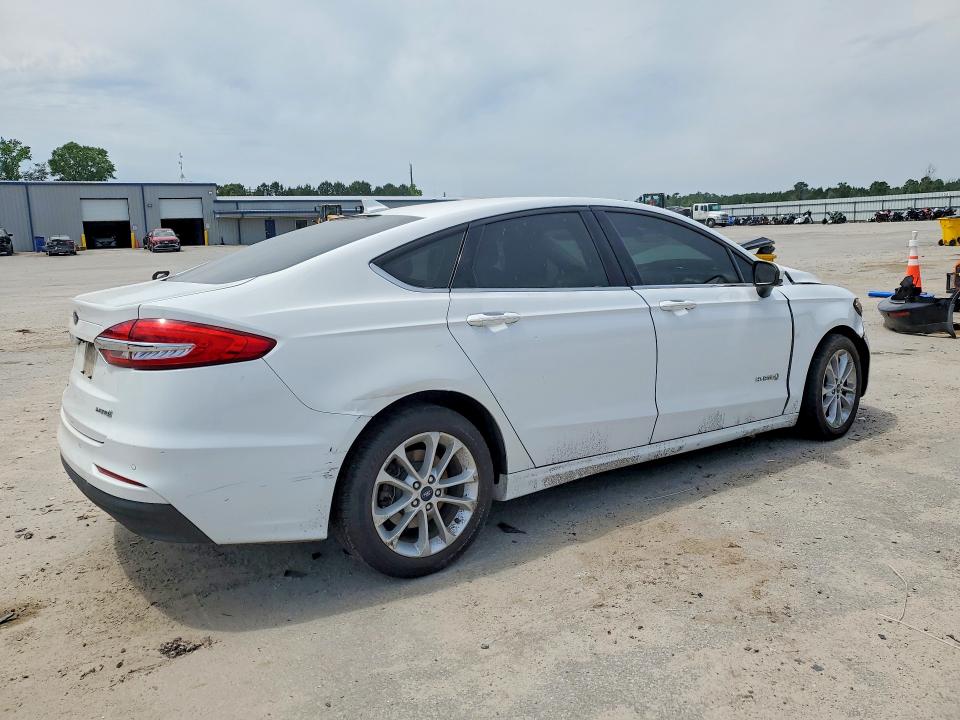 52578596 :رقم المزاد ، 3FA6P0LU3KR220875 vin ، 2019 Ford Fusion مزاد بيع