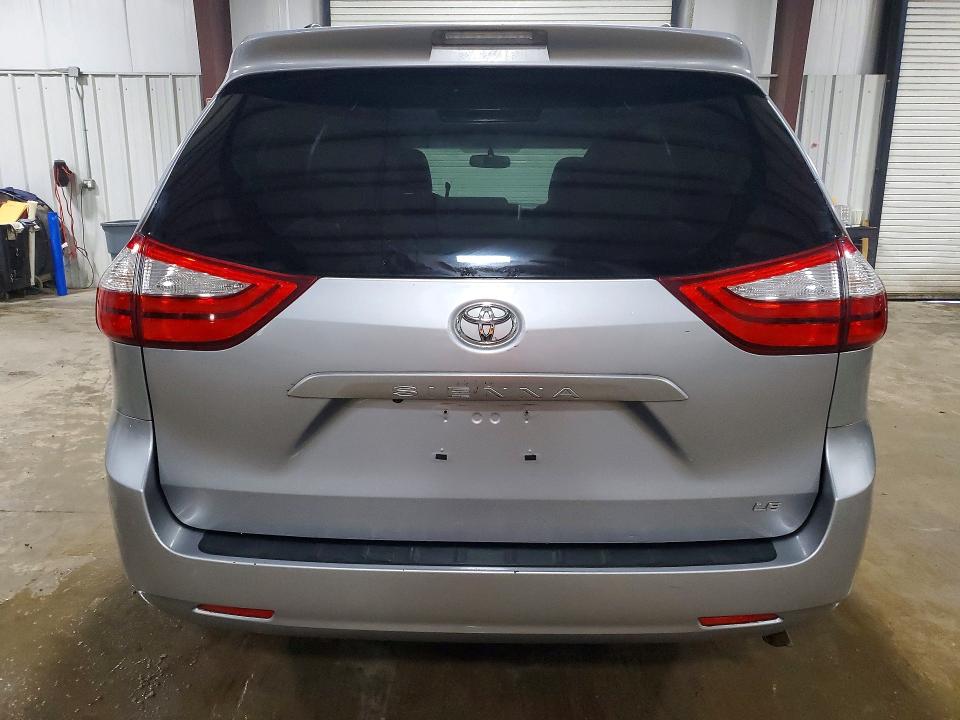 54676006 :رقم المزاد ، 5TDKK3DCXFS583983 vin ، 2015 Toyota Sienna مزاد بيع