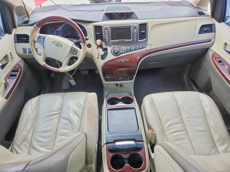 52883686 :رقم المزاد ، 5TDDK3DC0BS002008 vin ، 2011 Toyota Sienna مزاد بيع