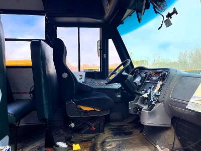 53506986 :رقم المزاد ، 4UZABRDU7FCGJ8499 vin ، 2015 Freightliner Chassis مزاد بيع