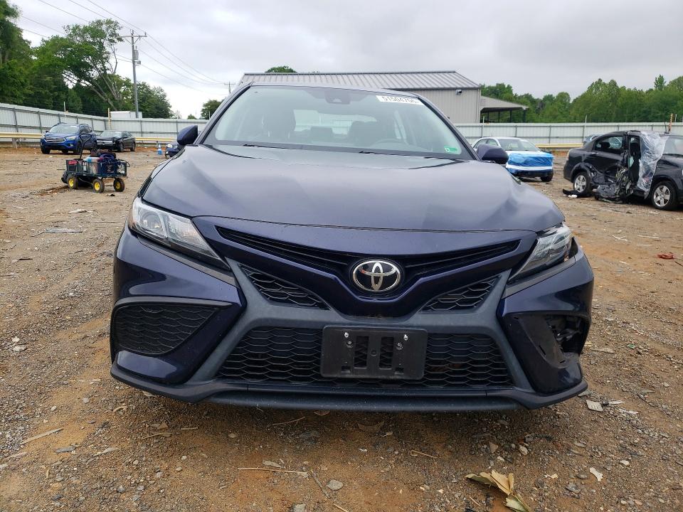 51504706 :رقم المزاد ، 4T1G11AK1NU045932 vin ، 2022 Toyota Camry مزاد بيع