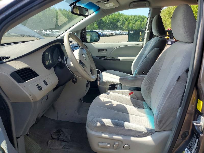 55271296 :رقم المزاد ، 5TDKK3DC9BS024290 vin ، 2011 Toyota Sienna مزاد بيع