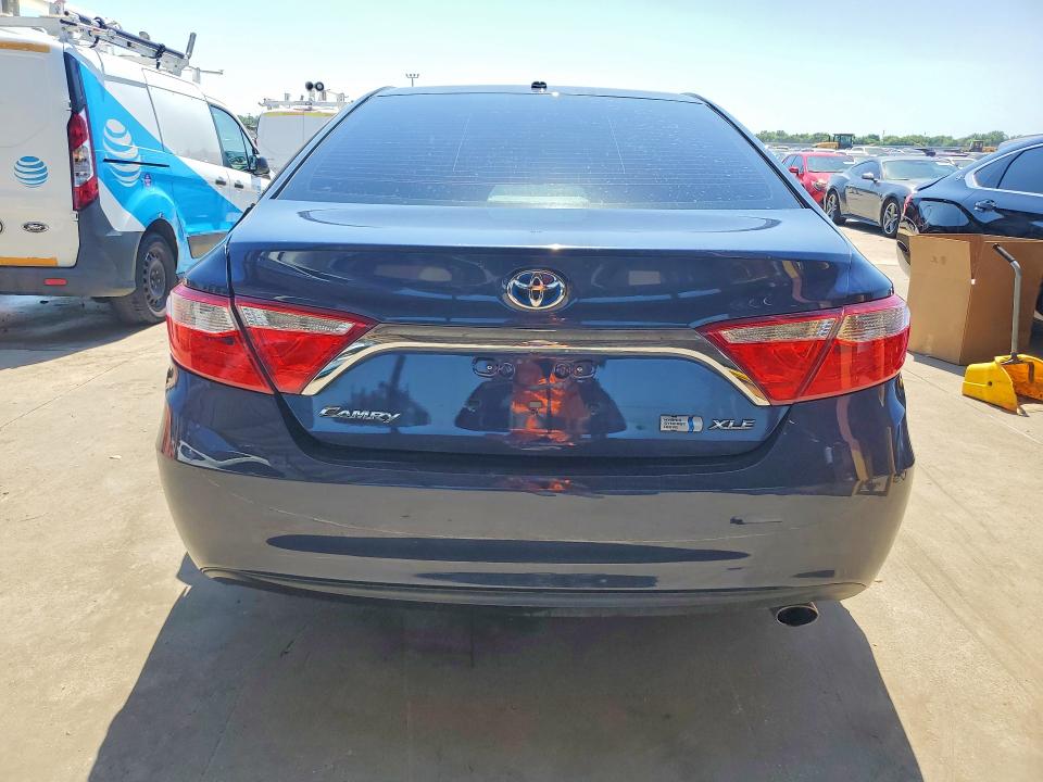 2015 Toyota Camry Hybrid მანქანა იყიდება აუქციონზე, vin: 4T1BD1FK0FU151977, აუქციონის ნომერი: 53079496