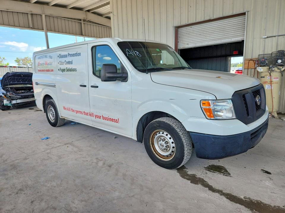 52837806 :رقم المزاد ، 1N6BF0KM9HN800458 vin ، 2017 Nissan Nv 2500 مزاد بيع