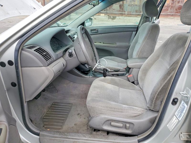 54878026 :رقم المزاد ، 4T1BF32K02U015662 vin ، 2002 Toyota Camry مزاد بيع