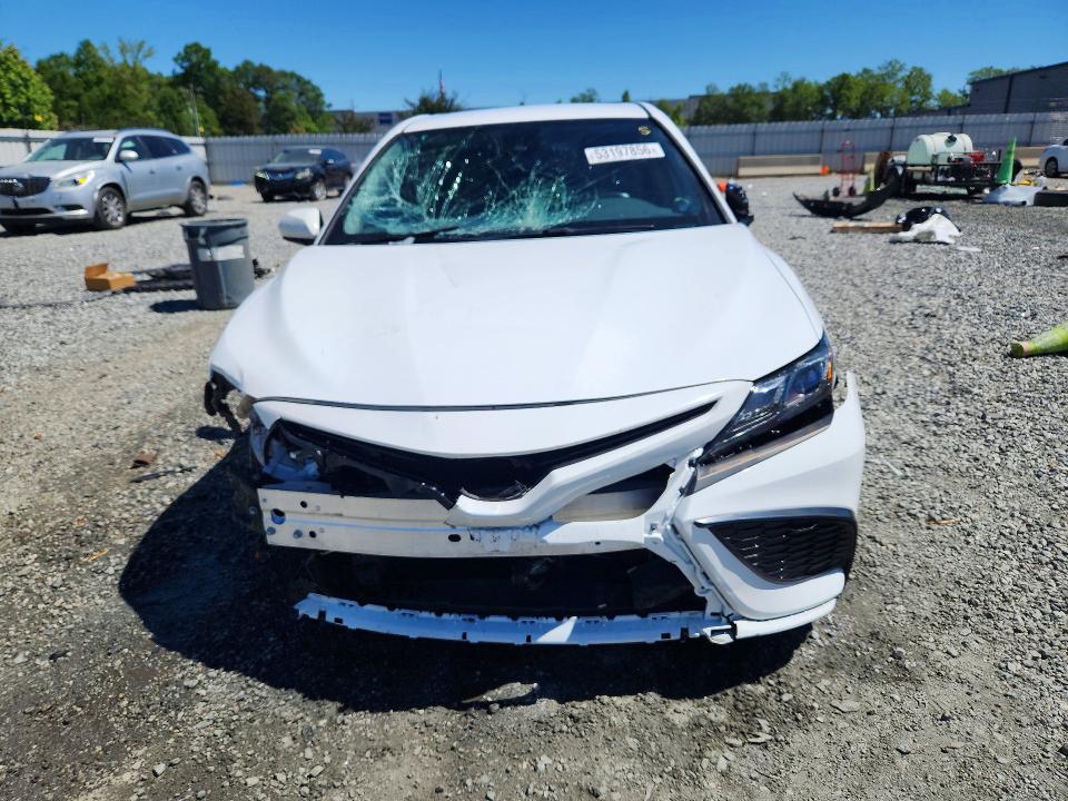 53197856 :رقم المزاد ، 4T1G11AKXMU545974 vin ، 2021 Toyota Camry مزاد بيع