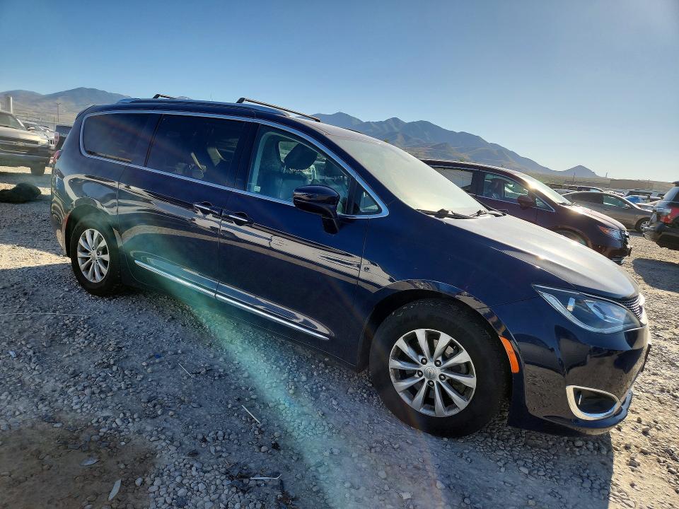 Продажа на аукционе авто 2018 Chrysler Pacifica, vin: 2C4RC1BG8JR357402, номер лота: 54492336