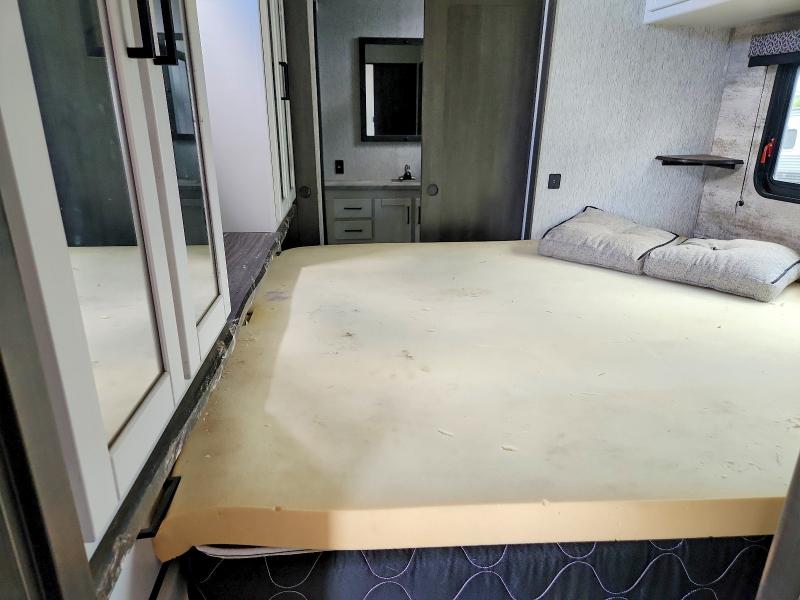 Продажа на аукционе авто 2024 Keystone Hampton 37, vin: 4YDTHPT29R9330043, номер лота: 53563526