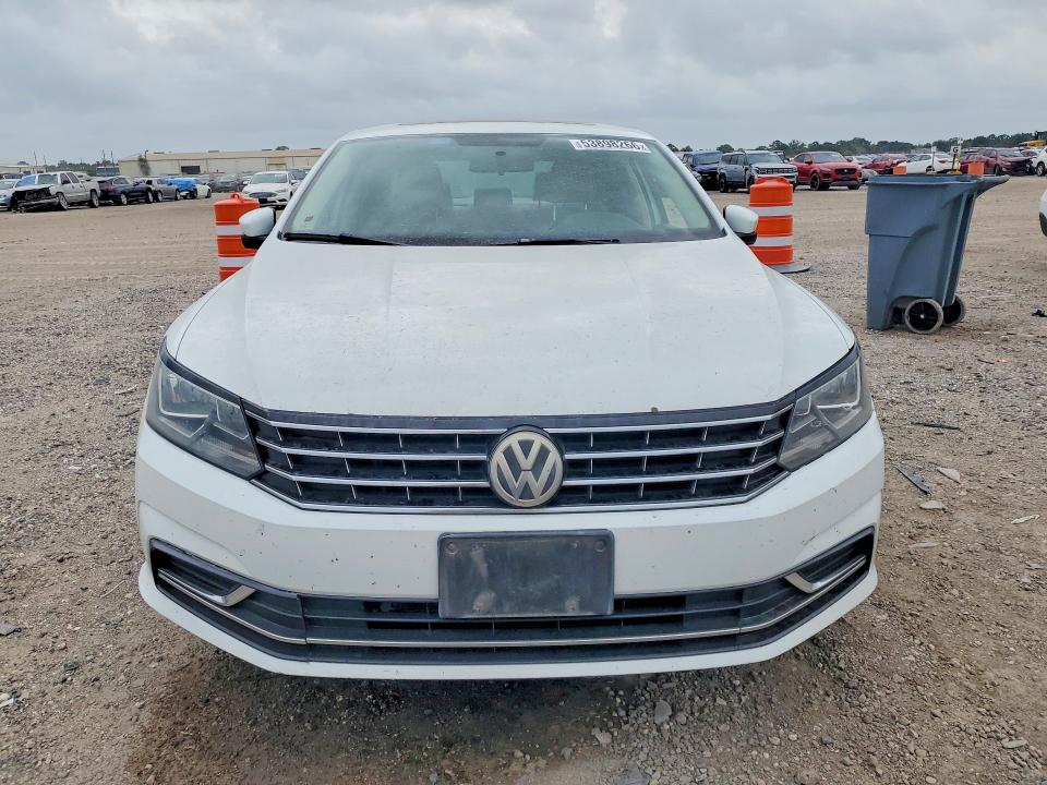 Продажа на аукционе авто 2016 Volkswagen Passat, vin: 1VWBS7A35GC026720, номер лота: 53898266