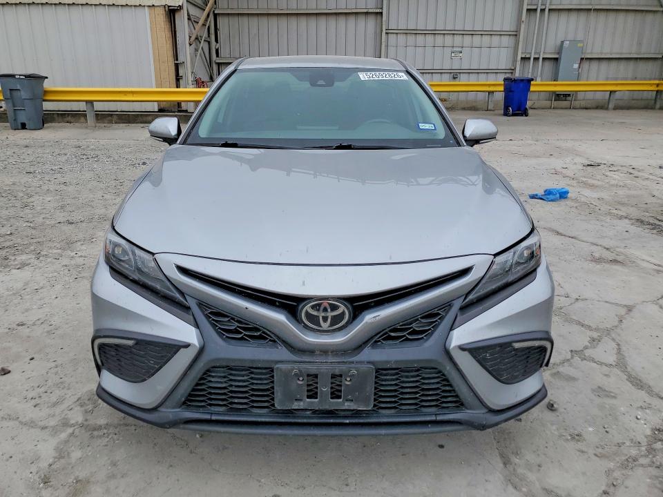 Продажа на аукционе авто 2022 Toyota Camry, vin: 4T1G11AK2NU646296, номер лота: 52692826