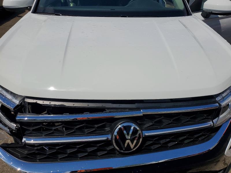52061196 :رقم المزاد ، 3VV2X7B2XNM017549 vin ، 2022 Volkswagen Taos مزاد بيع