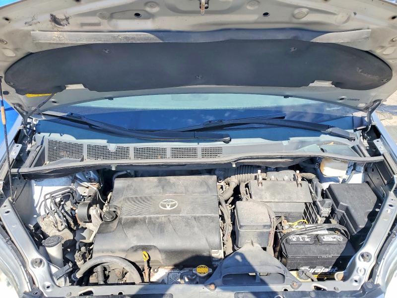 55228366 :رقم المزاد ، 5TDKK3DC4BS046889 vin ، 2011 Toyota Sienna مزاد بيع