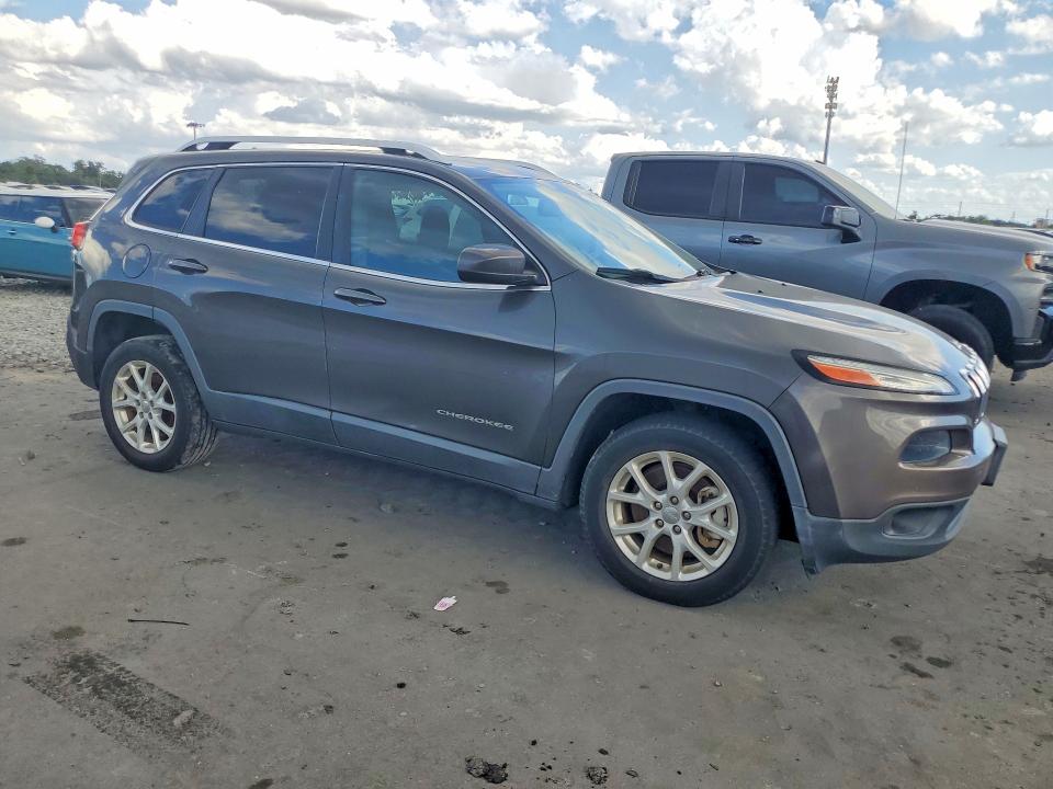 53925086 :رقم المزاد ، 1C4PJMCS0FW571526 vin ، 2015 Jeep Cherokee مزاد بيع