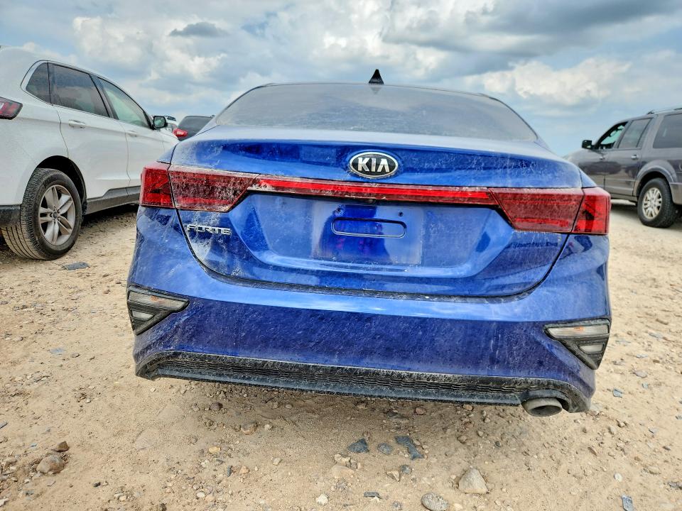 2021 Kia Forte მანქანა იყიდება აუქციონზე, vin: 3KPF24AD9ME370194, აუქციონის ნომერი: 54152326
