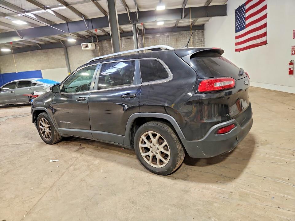 52647946 :رقم المزاد ، 1C4PJLCB9FW507995 vin ، 2015 Jeep Cherokee مزاد بيع