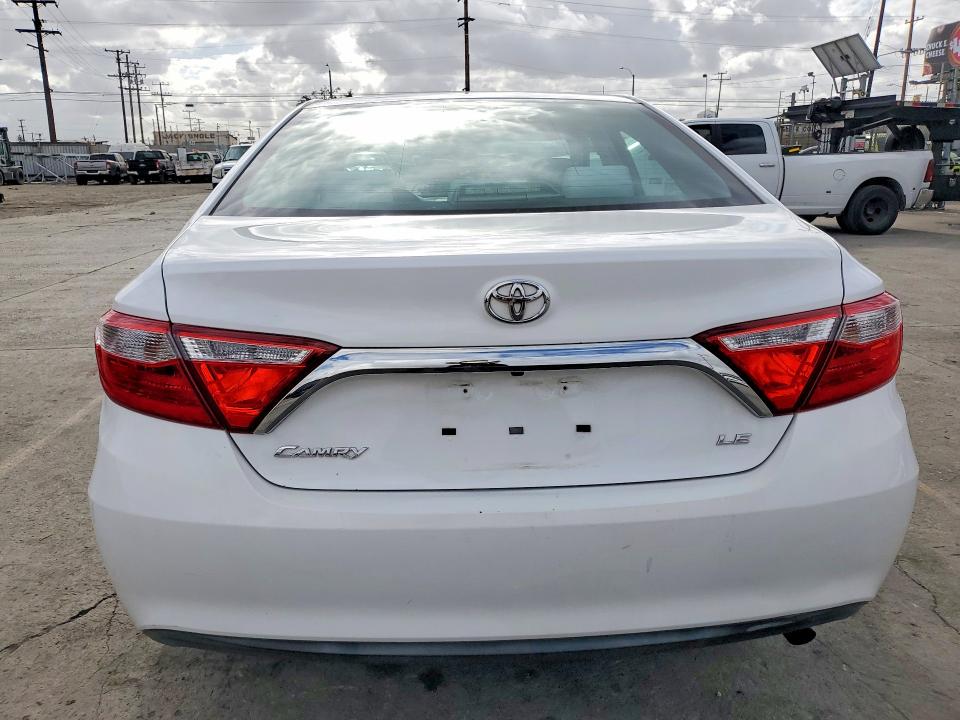 55171756 :رقم المزاد ، 4T1BF1FKXFU104952 vin ، 2015 Toyota Camry مزاد بيع