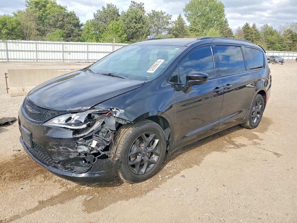 52696616 :رقم المزاد ، 2C4RC1EG7JR168218 vin ، 2018 Chrysler Pacifica مزاد بيع