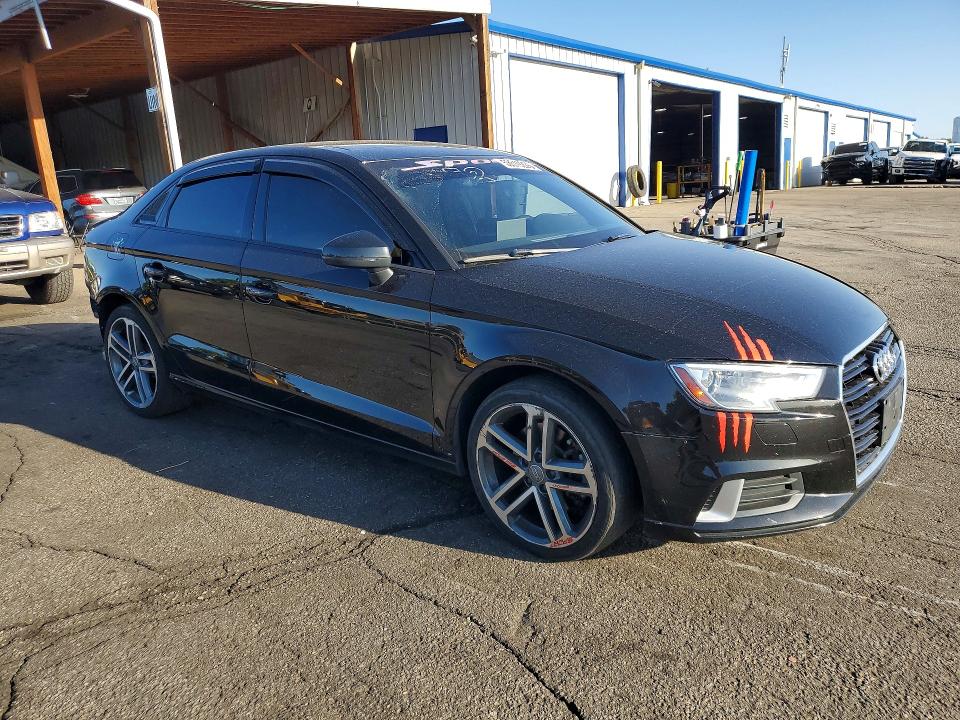 Продажа на аукционе авто 2018 Audi A3, vin: WAUAUGFF3J1045147, номер лота: 53519226