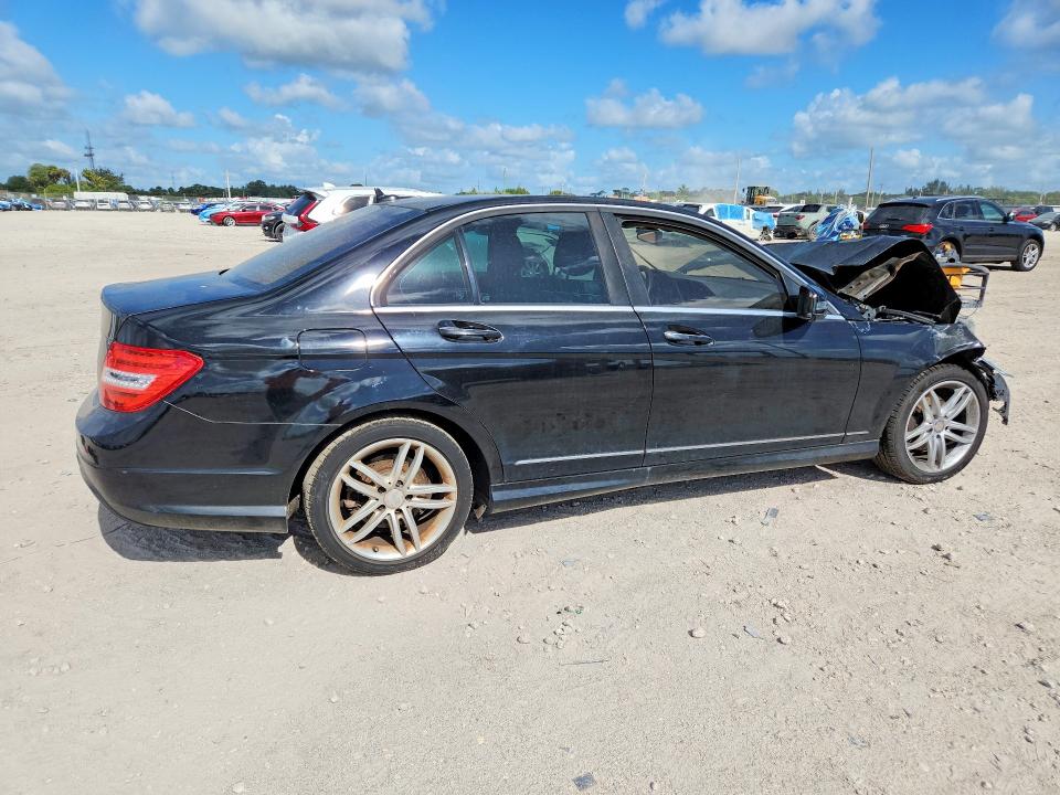 54529656 :رقم المزاد ، WDDGF4HBXEG233768 vin ، 2014 Mercedes-benz C مزاد بيع
