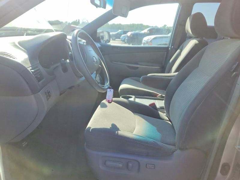 53733286 :رقم المزاد ، 5TDKK4CCXAS296398 vin ، 2010 Toyota Sienna مزاد بيع