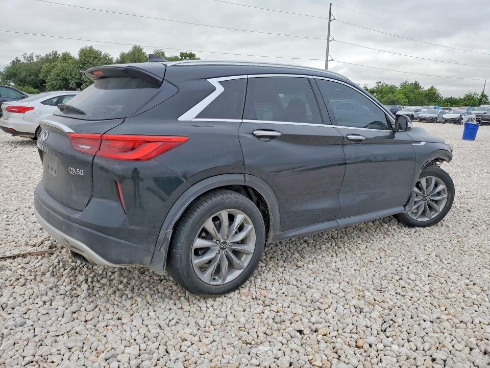 52559946 :رقم المزاد ، 3PCAJ5M11LF107209 vin ، 2020 Infiniti Qx50 مزاد بيع