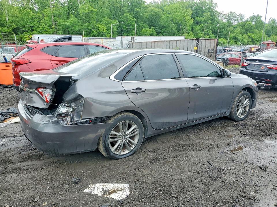 52166426 :رقم المزاد ، 4T1BF1FK7HU737010 vin ، 2017 Toyota Camry مزاد بيع