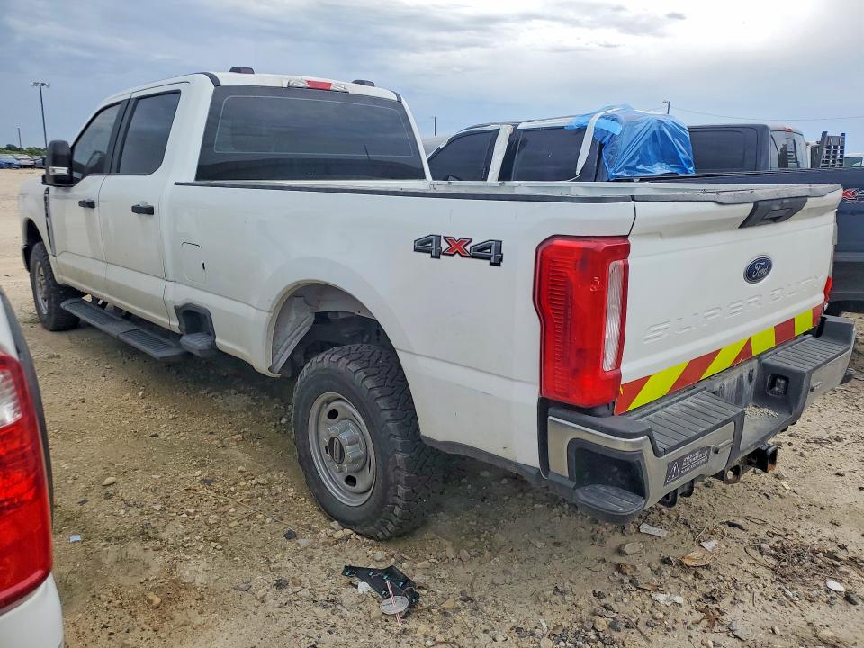 45469516 :رقم المزاد ، 1FT8W3BA9PED63757 vin ، 2023 Ford F350 مزاد بيع