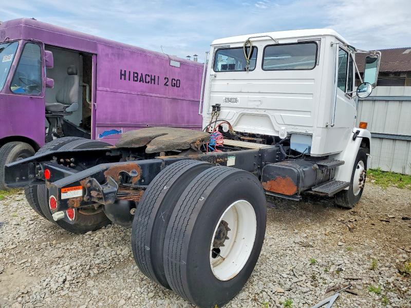 52840336 :رقم المزاد ، 1FUBBUDC44HM87511 vin ، 2004 Freightliner Fl70 مزاد بيع