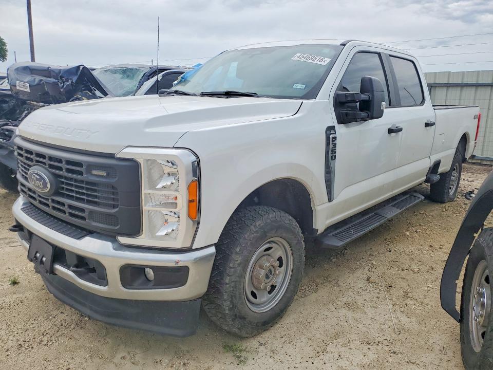 45469516 :رقم المزاد ، 1FT8W3BA9PED63757 vin ، 2023 Ford F350 مزاد بيع