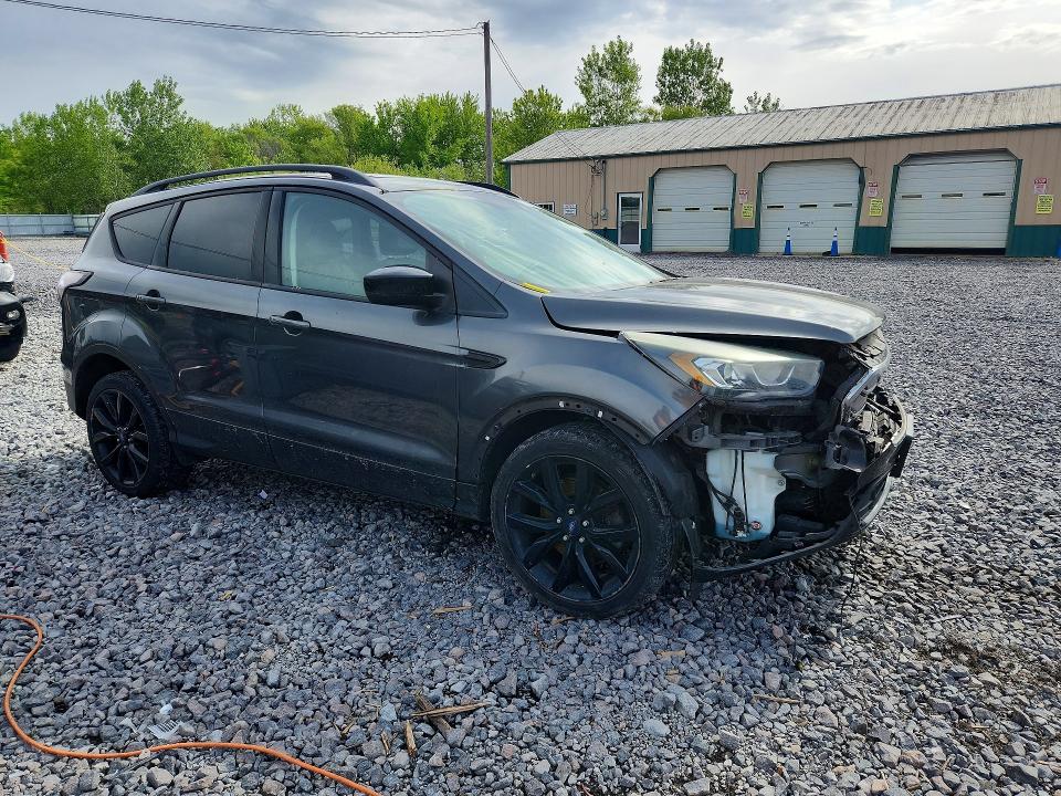 52509216 :رقم المزاد ، 1FMCU0G92HUE66552 vin ، 2017 Ford Escape مزاد بيع